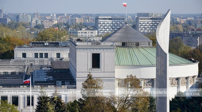 Правительство Польши представило Сейму проект бюджета на 2026 год с рекордным дефицитом (271,7 млрд злотых) 