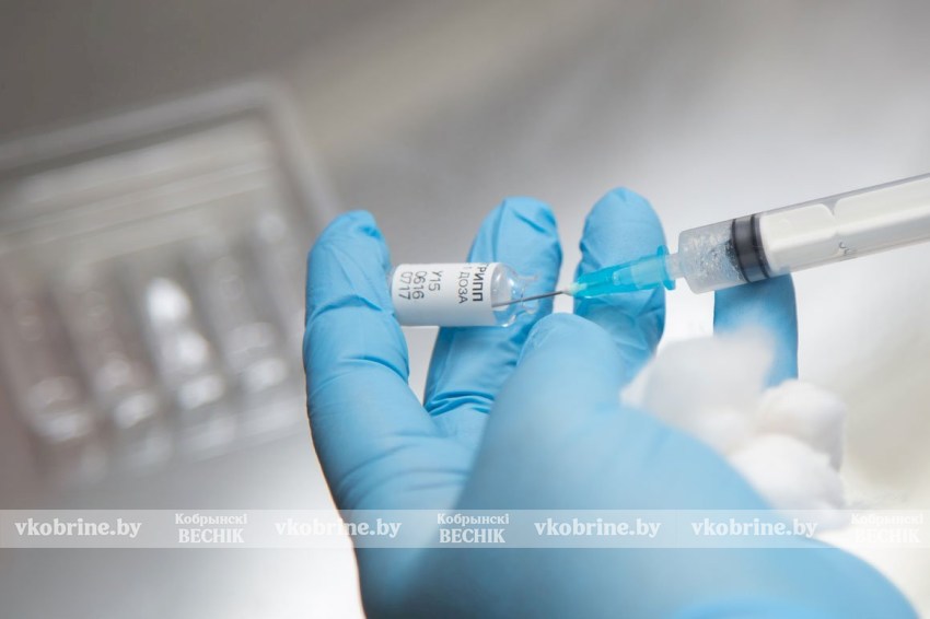 Обезопасить себя и поддержать коллективный иммунитет - прививочная кампания в Беларуси продолжается