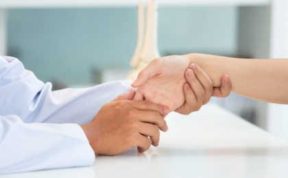 Почему появляется хруст в суставах, объяснила нутрициолог