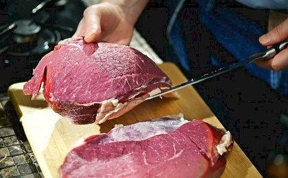 В Кобринском районе с предприятия похитили 1,3 т говядины, фигурантами уголовного дела стали 8 человек