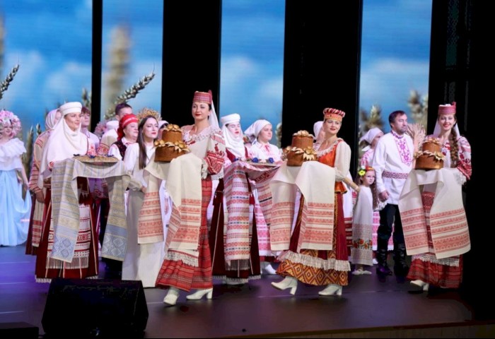 В преддверии профессионального праздника в Кобрине чествовали тружеников села