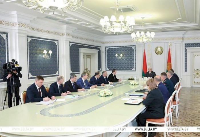 Программа пятилетки, третий реактор, самоизоляция Литвы и разговор с Путиным. Итоги недели Президента