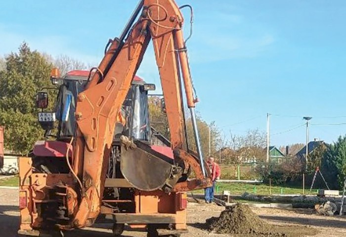 На Кобринщине продолжаются работы по благоустройству территорий учреждений образования