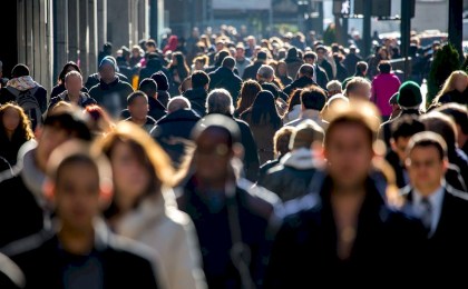 Около половины опрошенных западных избирателей недовольны ситуацией с демократией в своих странах