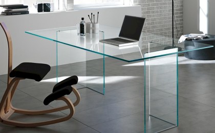 Дизайнер перечислила плюсы и минусы стеклянного стола в интерьере