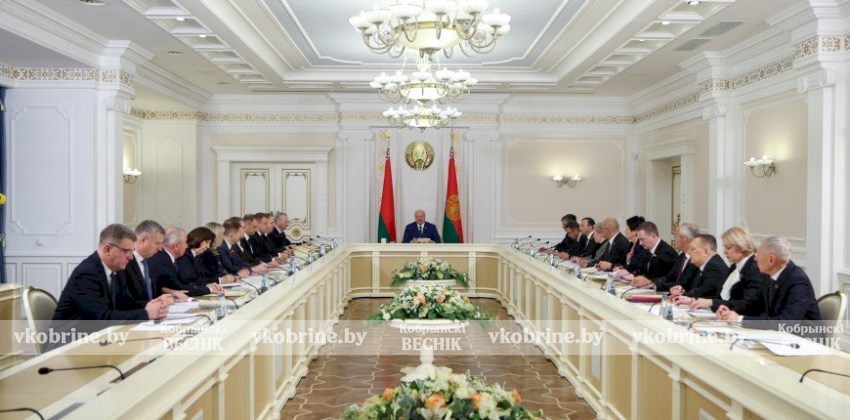 Лукашенко призвал делегатов ВНС активно участвовать в обсуждении программы развития