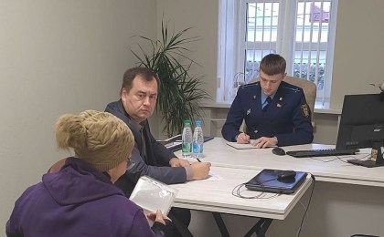 Когда увольнять временного работника при выходе «декретницы»? В Кобринском районе прошел профсоюзный правовой прием граждан