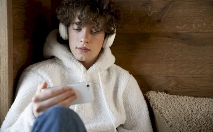 Как понять, что ребенок — закладчик: поищите эти приложения в телефоне