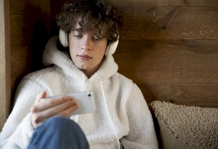 Как понять, что ребенок — закладчик: поищите эти приложения в телефоне