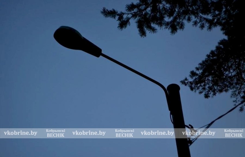 Безопасность детей под вопросом: возле школы № 9 г. Кобрина не горят фонари. Узнали причину