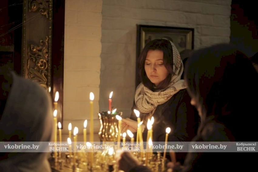 Православные верующие отмечают Введение во храм Пресвятой Богородицы