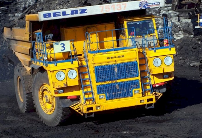 Нужно больше золота! Крупная партия самосвалов БЕЛАЗ отправилась добывать его в Красноярский край