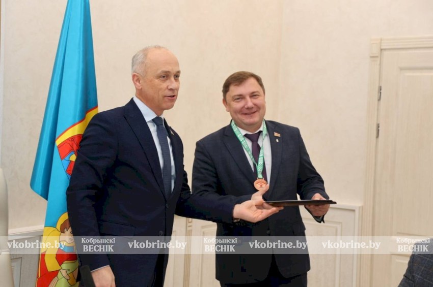 Рабочая неделя на Кобринщине началась с расширенной планерки в районном исполнительном комитете