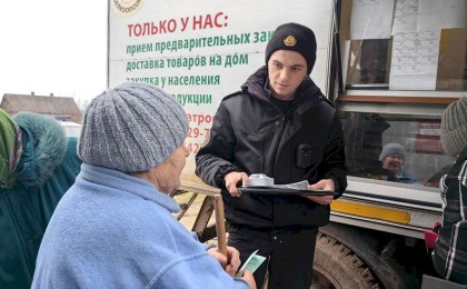 Автолавка безопасности - Кобринские спасатели встретились с жителями района и напомнили о правилах профилактики пожаров