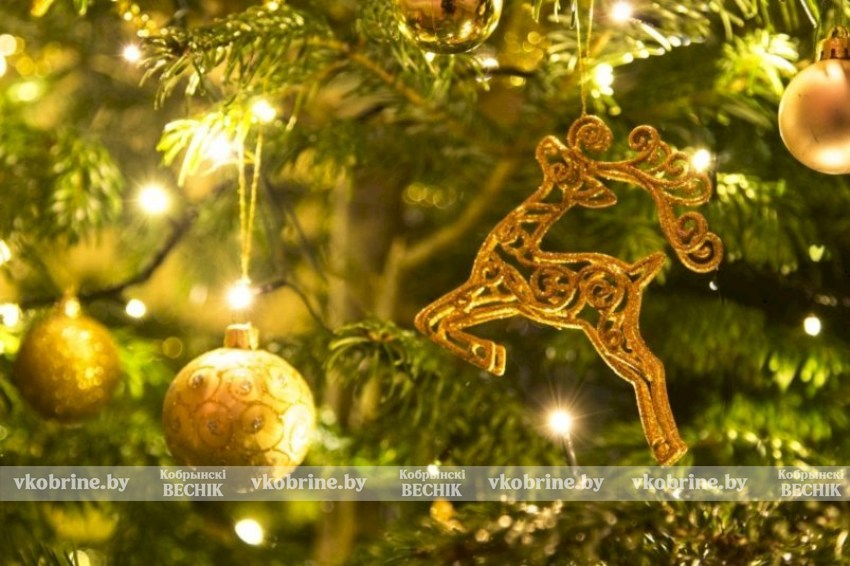 Какие украшения на ёлке притянут в дом деньги, здоровье и любовь — вот что на ней нужно повесить