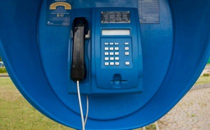 Легенда уходит: в Беларуси демонтируют синие телефонные «будки»