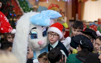 Мгновения искреннего счастья - акция «Наши дети» собрала вокруг новогодней елки ребят из Кобринской детской деревни