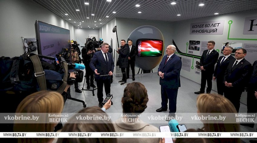 Поездка в будущее, главная елка и Год белорусской женщины. Итоги недели Президента