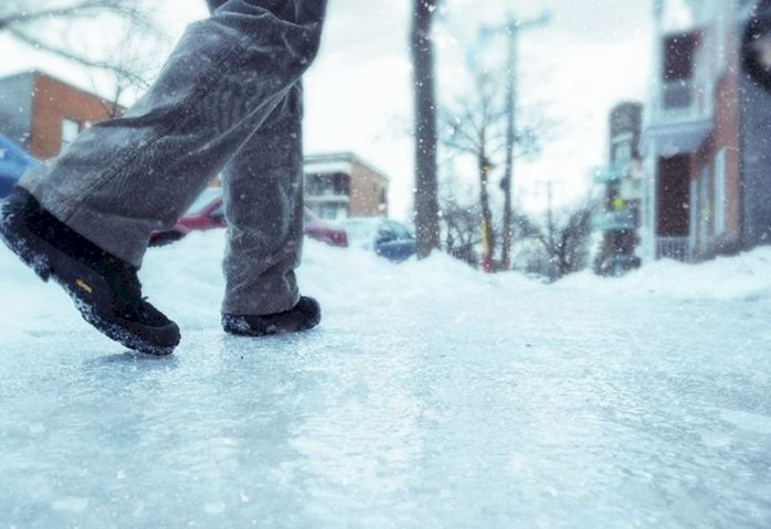Зимний стиль безопасности: от правильной обуви до яркого фликера
