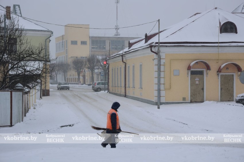 Циклон «Улли» накрыл Кобринщину снегопадом - ситуация под контролем у служб ЖКХ и дорожников