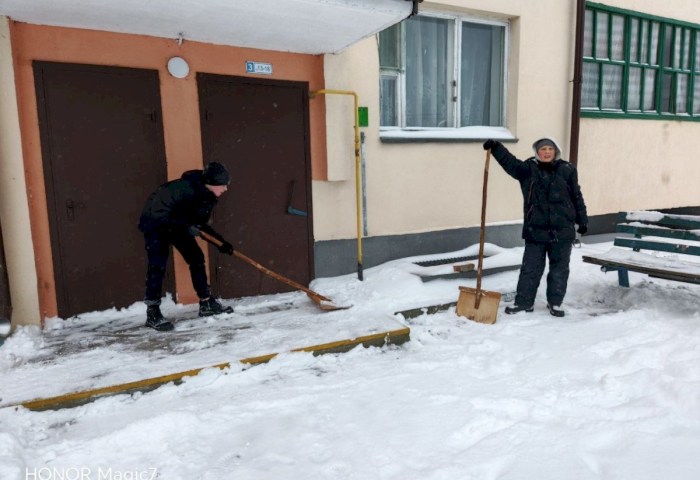 Стихии вопреки - Кобринский район объединился в большой снежный субботник добра