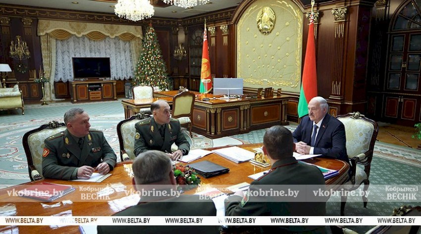 Последние метры Родины, светский прием, наказы для кадров и указ о криптобанках. Итоги недели Президента 