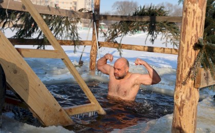 Верность традиции - кобринчане окунулись в крещенскую купель