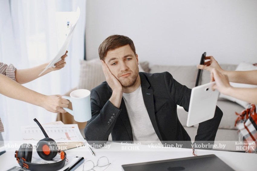 Лучше попьют кофе, поболтают с коллегами или полистают ленту: какие знаки зодиака не любят работать