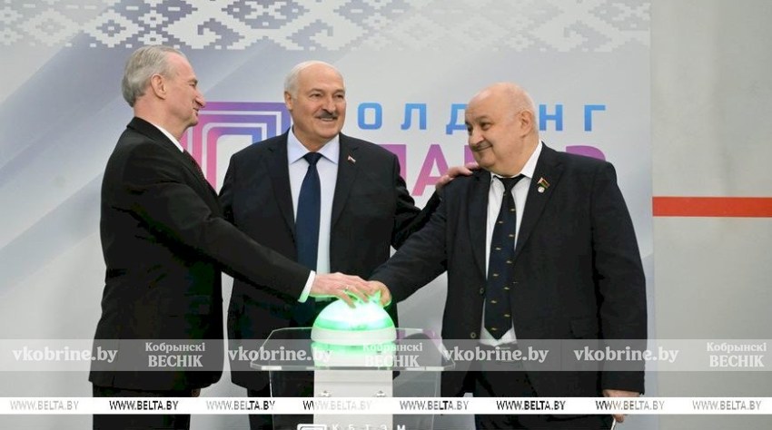 Спецназ из отличников, стратегия с Китаем, (не)кадровый день и сердце микроэлектроники. Итоги недели Президента