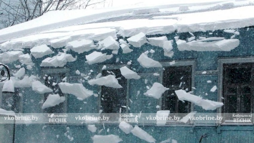 Берегите головы! Кобринский РОЧС о мерах безопасности при угрозе схода снега с крыш зданий