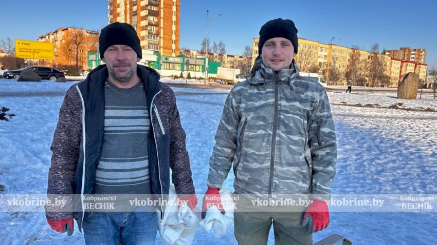 Сердца теплее морозов: как кобринчане Максим и Антон спасают птиц суровой зимой (ВИДЕО)