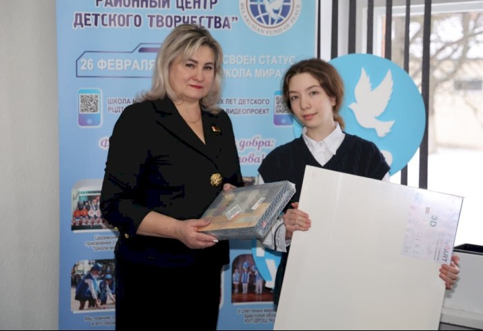 Холст и краски для юной художницы - желания талантливых детей Кобринщины продолжают исполняться