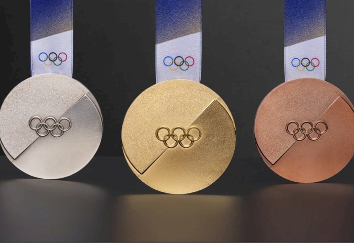 Призеры олимпиады смеются над качеством медалей и советуют не прыгать в них
