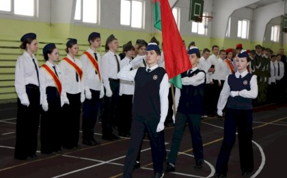 Сердца, бьющиеся в унисон с Родиной - в Кобрине прошел районный смотр-конкурс знаменных групп