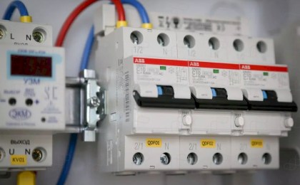 Безопасная эксплуатация электроприборов: устройство защитного отключения на страже жизни