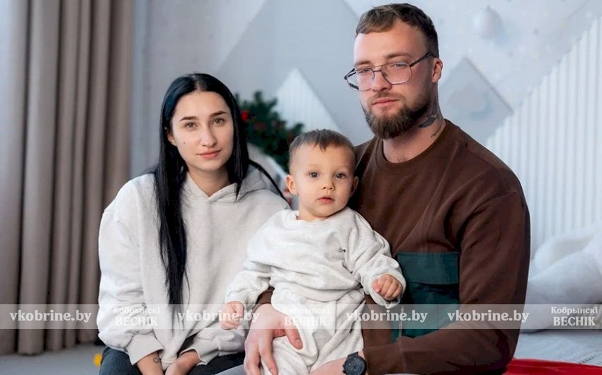 «После года перестал вставать на ножки». Семейная пара из Барановичей собирает огромную сумму на лечение сына