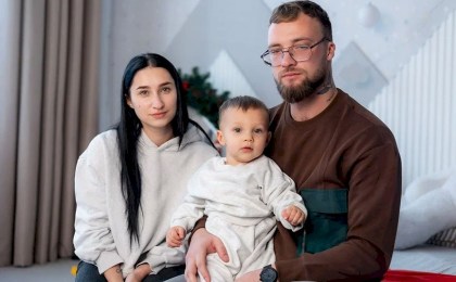 «После года перестал вставать на ножки». Семейная пара из Барановичей собирает огромную сумму на лечение сына