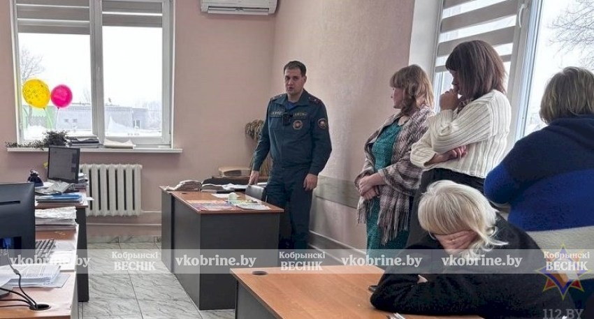 На варце бяспекі: Кобрынскія ратавальнікі сустрэліся з працоўным калектывам ААТ «Гарадзец-Агра»