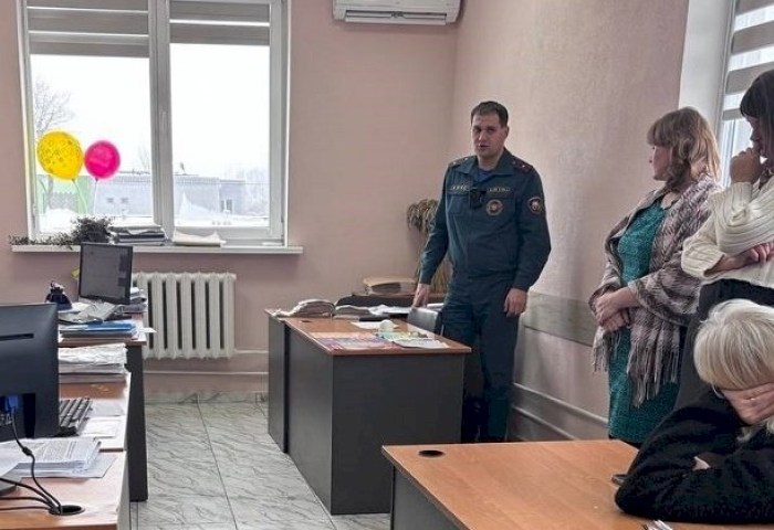 На варце бяспекі: Кобрынскія ратавальнікі сустрэліся з працоўным калектывам ААТ «Гарадзец-Агра»