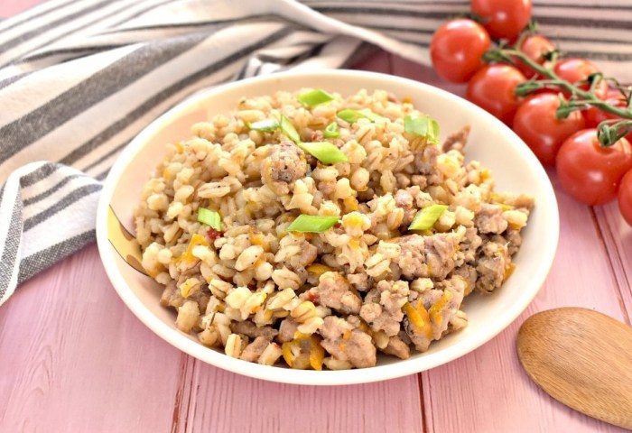 Обилие клетчатки, витамины группы В, незаменимая аминокислота лизин. Нутрициолог - о пользе перловой каши