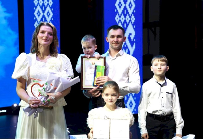 Яркий финал в Кобрине: семья Свиридюк — победители районного этапа «Многодетная семья 2026 года» (ВИДЕО)