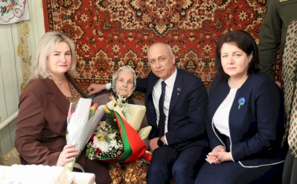 Главный букет - для главной женщины: 8 Марта в доме ветерана Веры Дородько