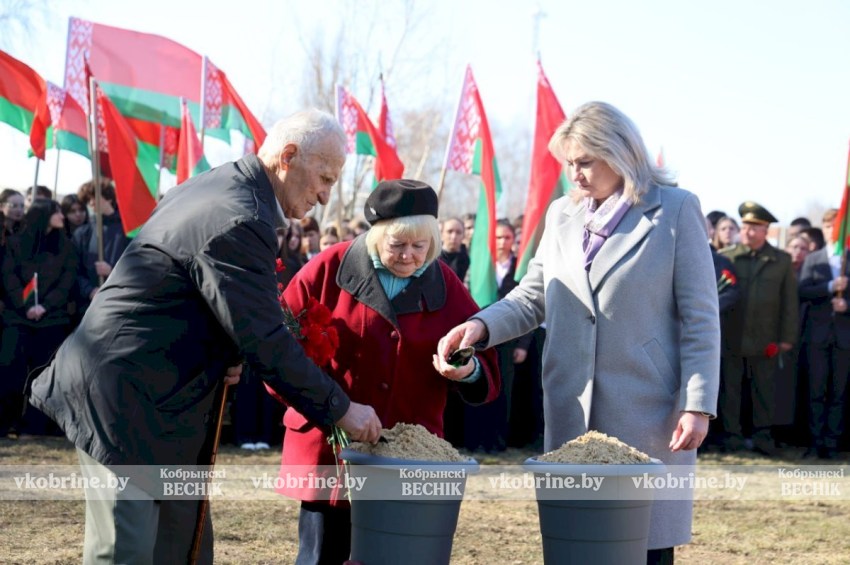 Последний приют спустя десятилетия - 12 жертв фашизма из деревни Запруды нашли вечный покой в кобринской земле