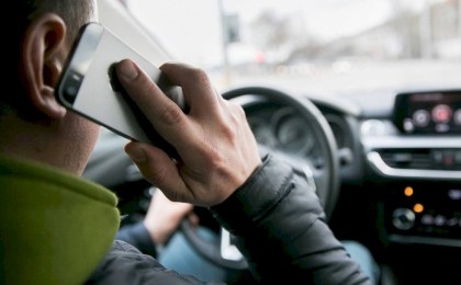 ГАИ объявила «охоту» на водителей с телефонами: за разговоры за рулем будут штрафовать по камерам