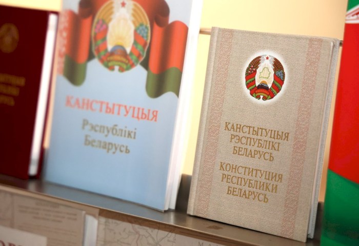 Основной Закон страны - ко Дню Конституции в Кобрине открылась уникальная экспозиция (ФОТОРЕПОРТАЖ)