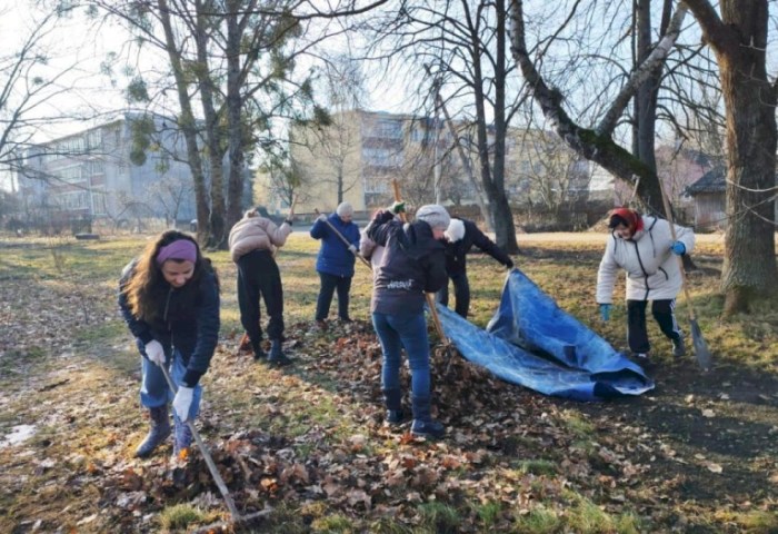 Лучший пример - перед глазами: в Еремичах прошел экологический субботник
