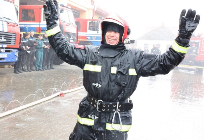 26 лет в строю: огненная служба Александра Иванова завершилась водной феерией