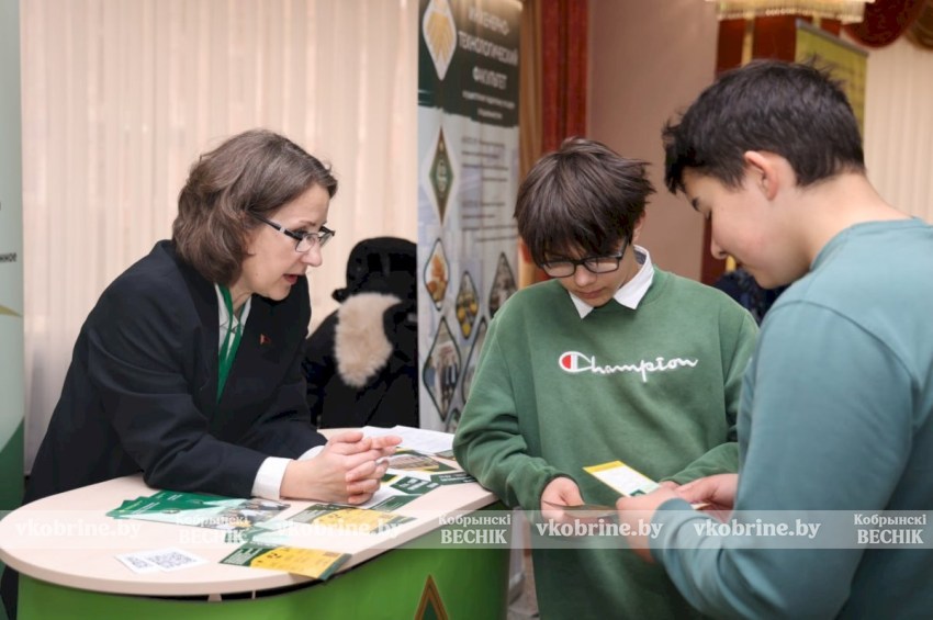 От школьной скамьи - в аграрную элиту: Гродненский университет в гостях у Кобрина