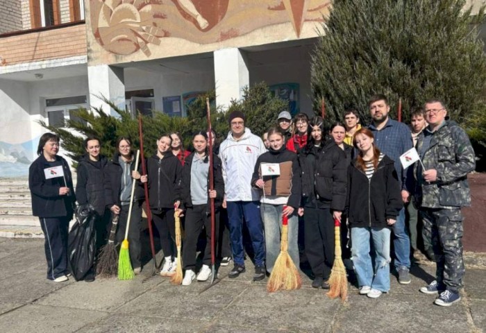 Когда взрослые - за классный отдых: в лагере «Волна-Любань» прошел масштабный субботник