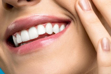 Ослепительная улыбка или риск для эмали? Что нужно знать о домашнем отбеливании